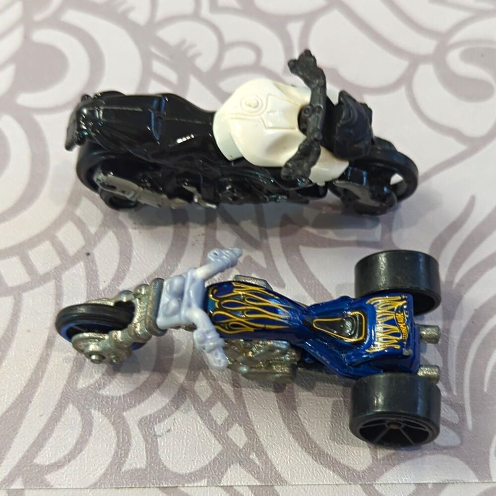 Lot of 2 Diecast Hot Wheels Toy Motorcycles Blastous Moto and BMW K 1300 R